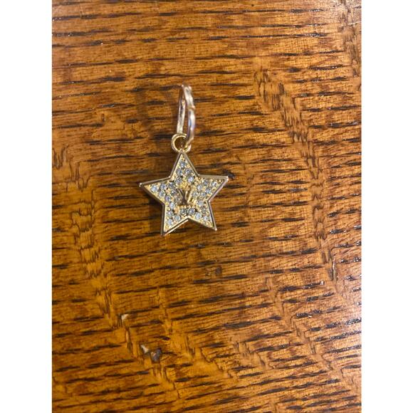 Louis Vuitton gold star pendant! Stamped - Picture 2 of 4